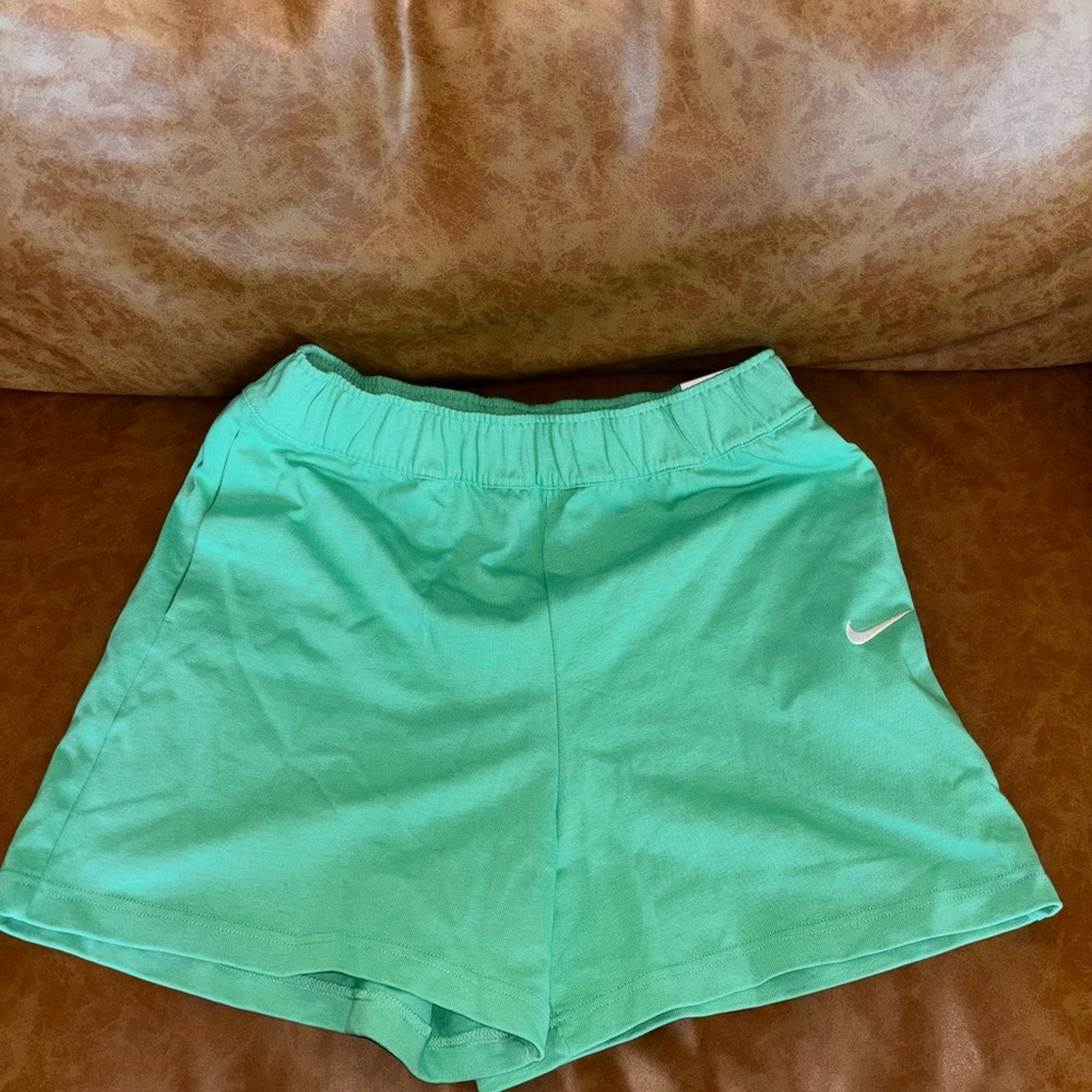 Nike Women's Loose Fit High Rise Mint Green Athletic Shorts Medium DM6728-363